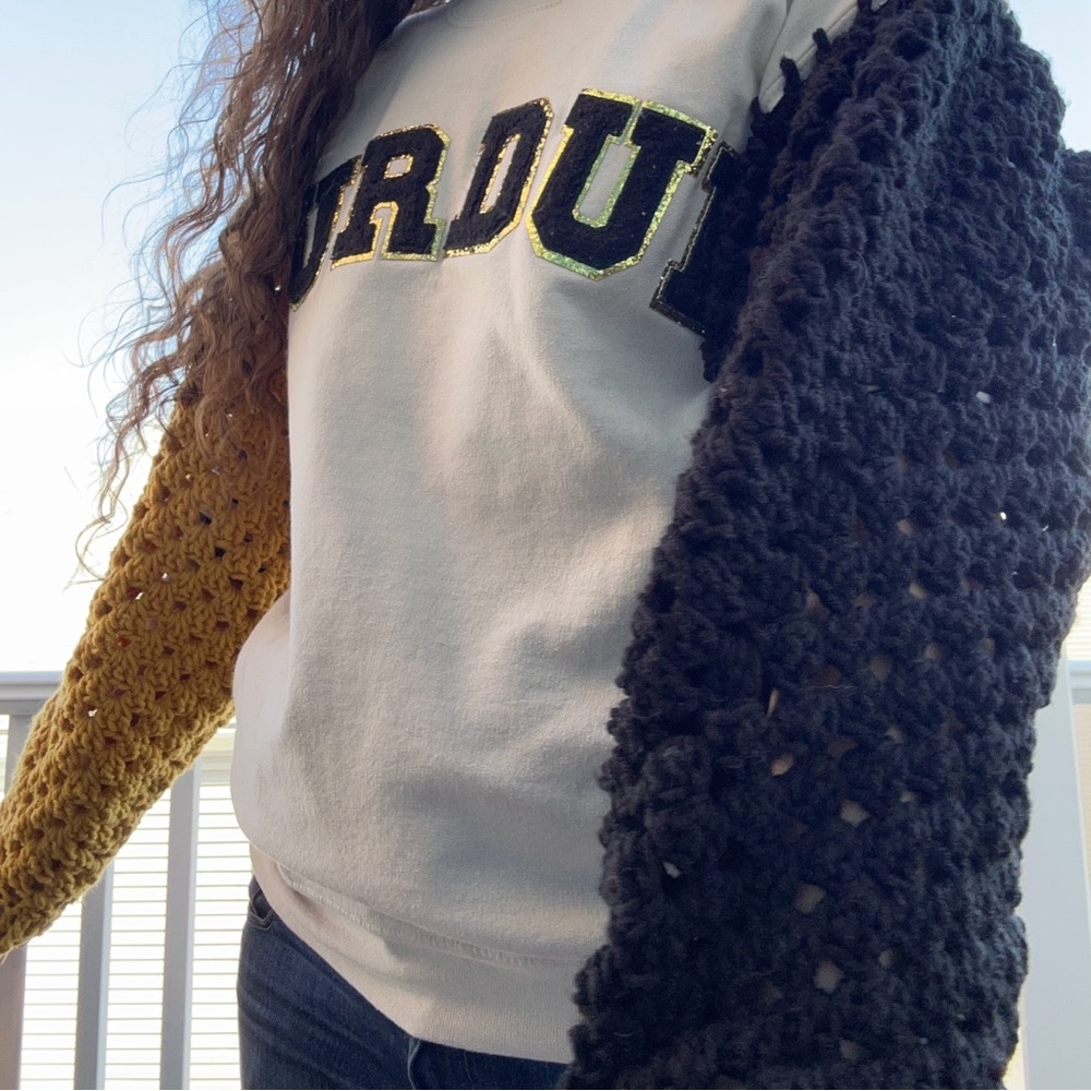 Purdue sweatshirt with crochet‎ sleeves - Picture 7 of 7